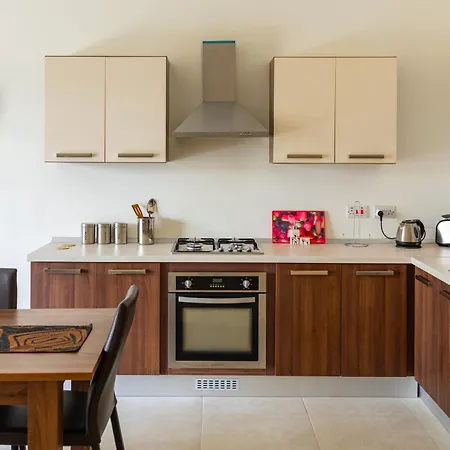 Your Quiet Retreat In Apartment